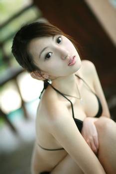 吴倩带女儿出行